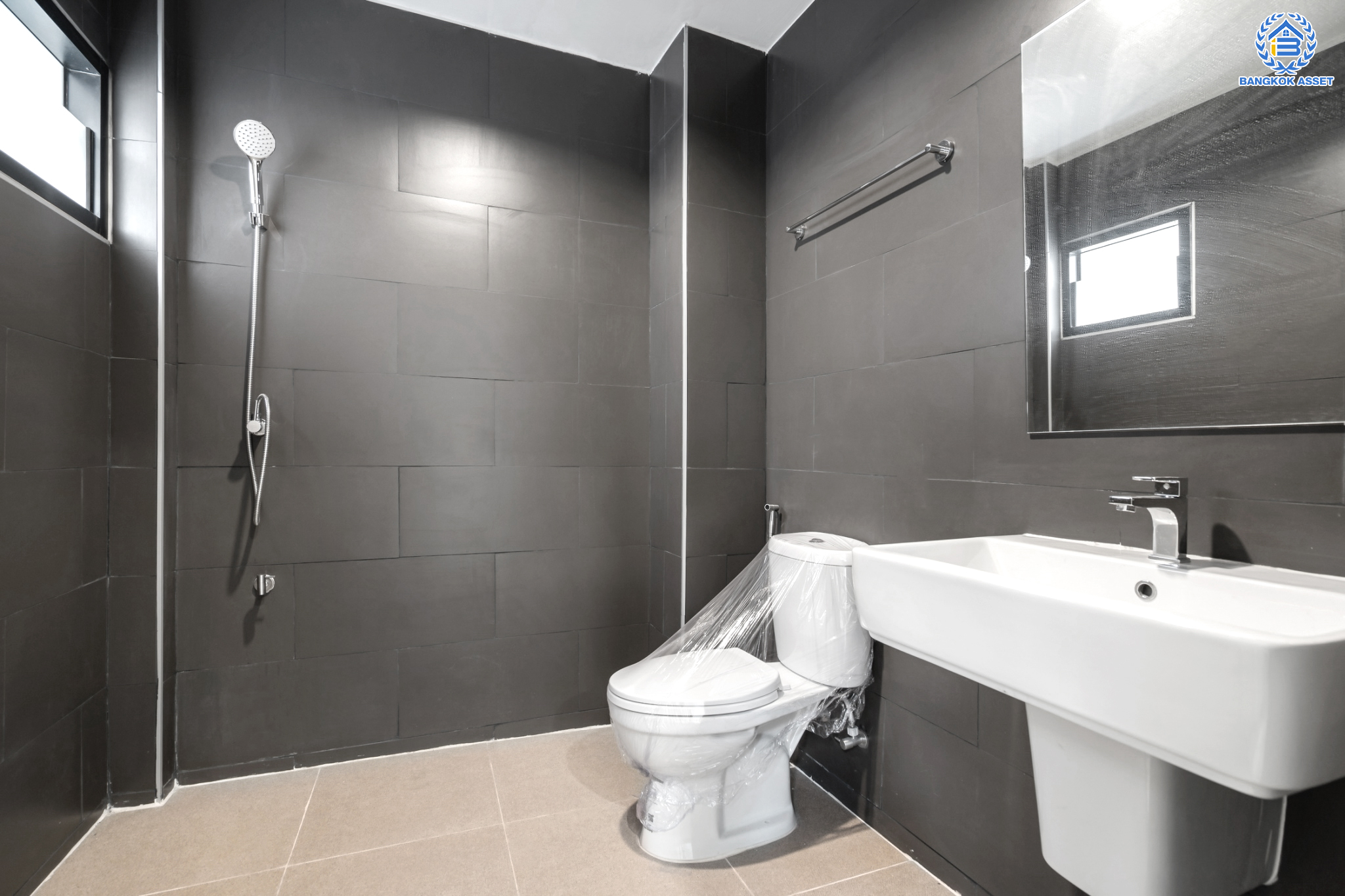 บ้านมือสองตกแต่งใหม่ ม.พิบูลย์การ์เด้นวิลล์ พิบูลย์สงคราม-พระราม5 ทาวน์โฮม 3 ชั้น หลังใหญ่! เนื้อที่ 26.1 ตร.ว. ฟังก์ชัน 4 ห้องนอน 5 ห้องน้ำ (มีห้องน้ำในตัวทุกห้อง) จอดรถได้ 2 คัน บนสุดยอดทำเล! เชื่อมถนนพิบูลย์สงคราม, วงศ์สว่าง, นครอินทร์ และติวานนท์ ใกล้จุดขึ้นทางด่วนศรีรัช-วงแหวนรอบนอก ใกล้รถไฟฟ้า "สถานีแยกติวานนท์"